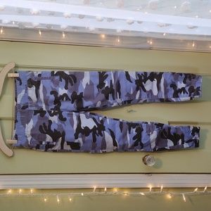 Women's V.I.P. blue camo elastic waist & ankle size 5/6 pants